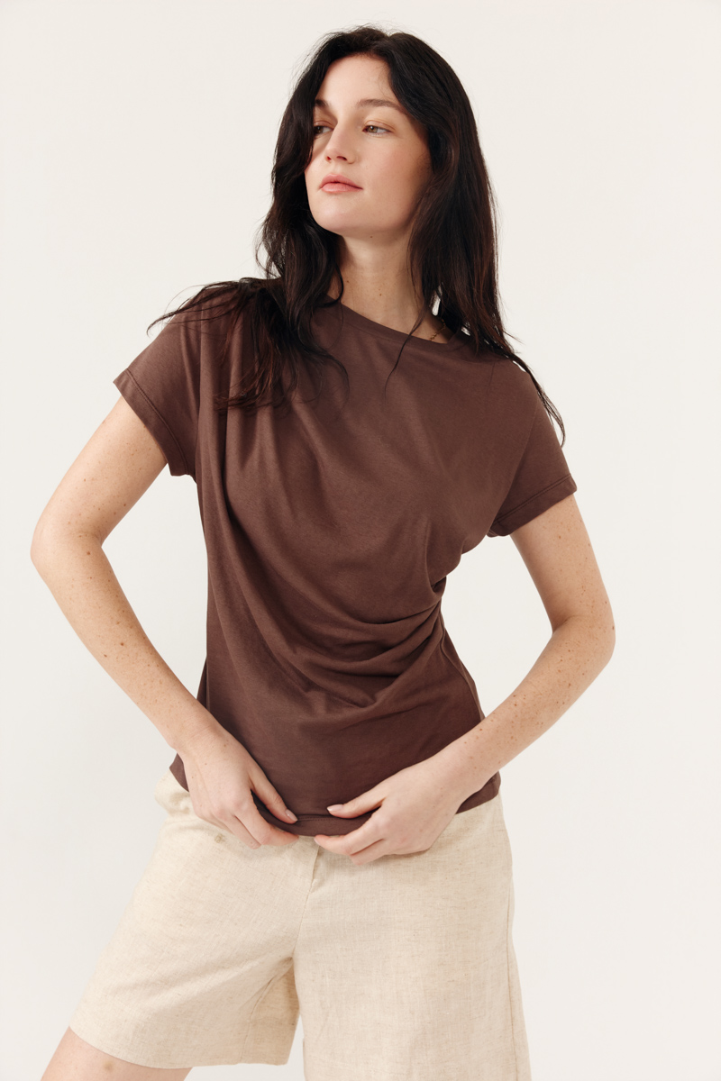 CAMISETA IRALINE COLOR MARRÓN 1